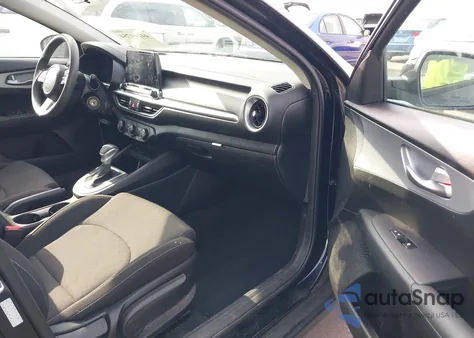 2023 Kia Forte Lxs z USA, uszkodzony, nr VIN 3KPF24AD8PE554398